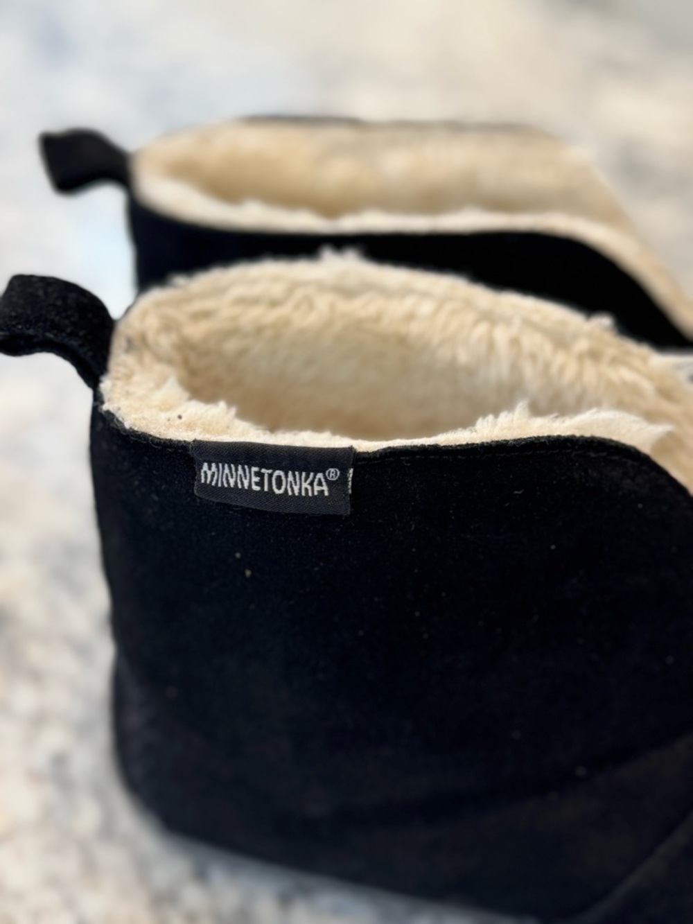 Minnetonka Black Leather Ankle Boots Faux Fur Lined Cozy Slip-On Size 11 - Picture 4 of 7